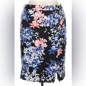 Talbots Floral Print Straight Pencil Skirt. Sz 4P, excellent condition.
